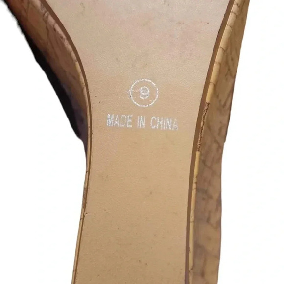 Le Chateau Brown Sling Back Wedge Heels Size 9 - Picture 6 of 7